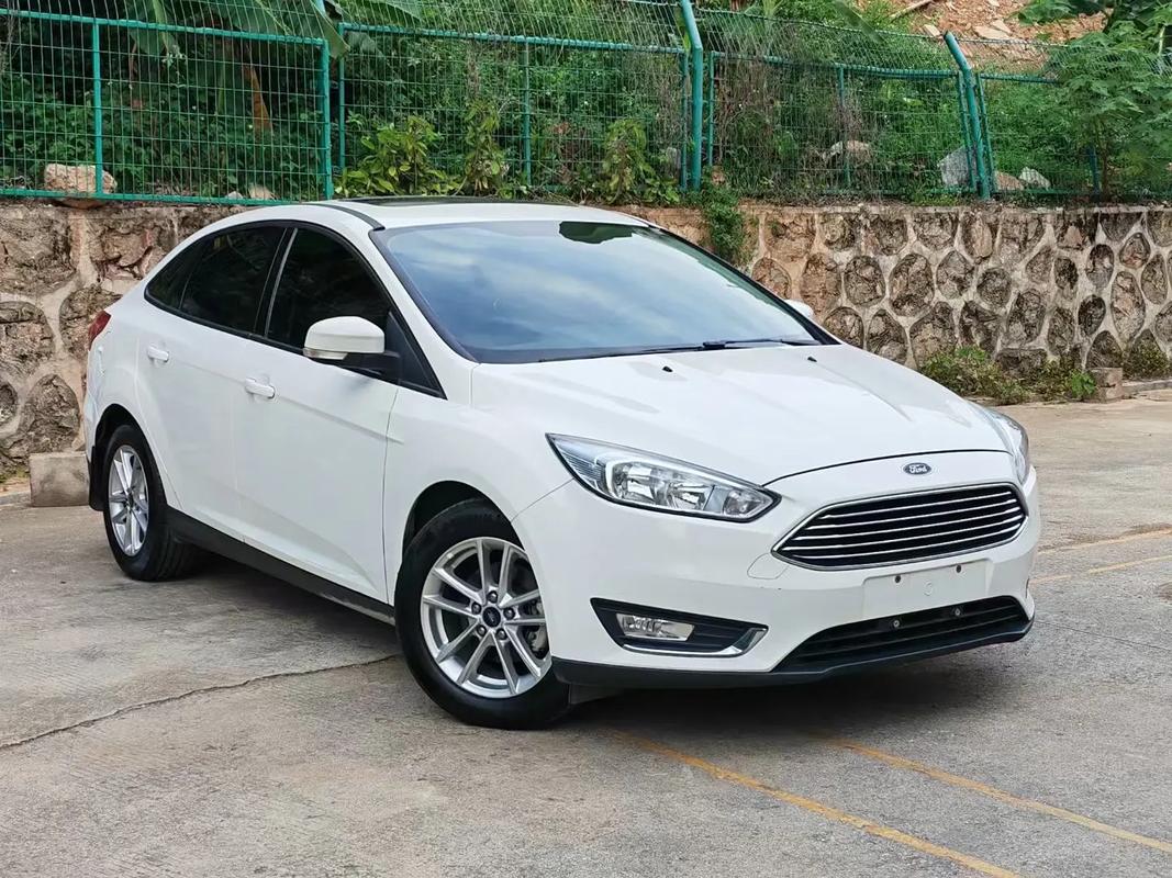 福特全新福克斯三厢 福特全新福克斯三厢16l手动高配是什么款式