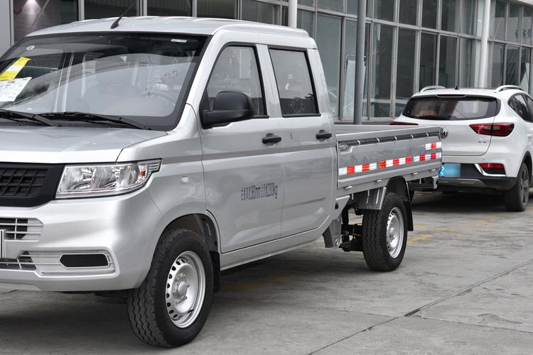 五菱宏光小货车双排座图片(五菱宏光小货车双排座多少钱)